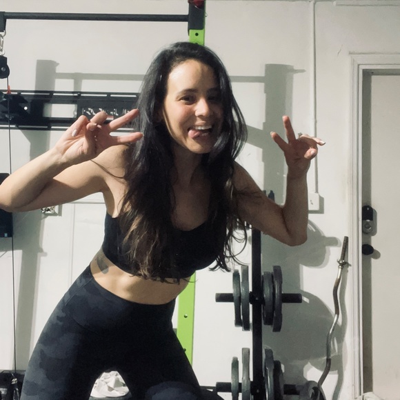 Meet Your Posher - Picture 2 of 6